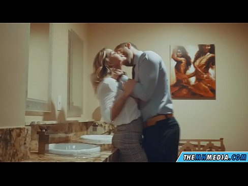 ❤️ Όταν μια πλούσια ξανθιά σε αποπλανεί σε μια δημόσια τουαλέτα ️❌ στο el.hentaiteca.ru